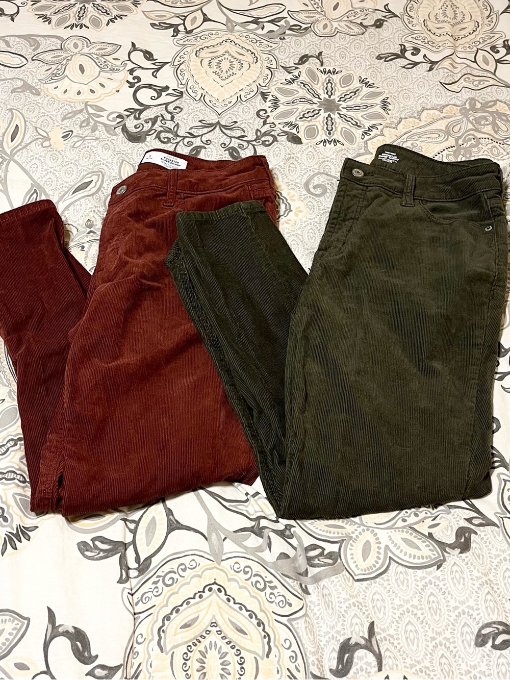 Old Navy High Rise Rockstar Super Skinny Corduroy Pants Red/Green - Size 6Petite